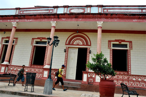 Casa de la Cultura municipal, resalta por su fachada ecléctica. Fue fundada en 1880.